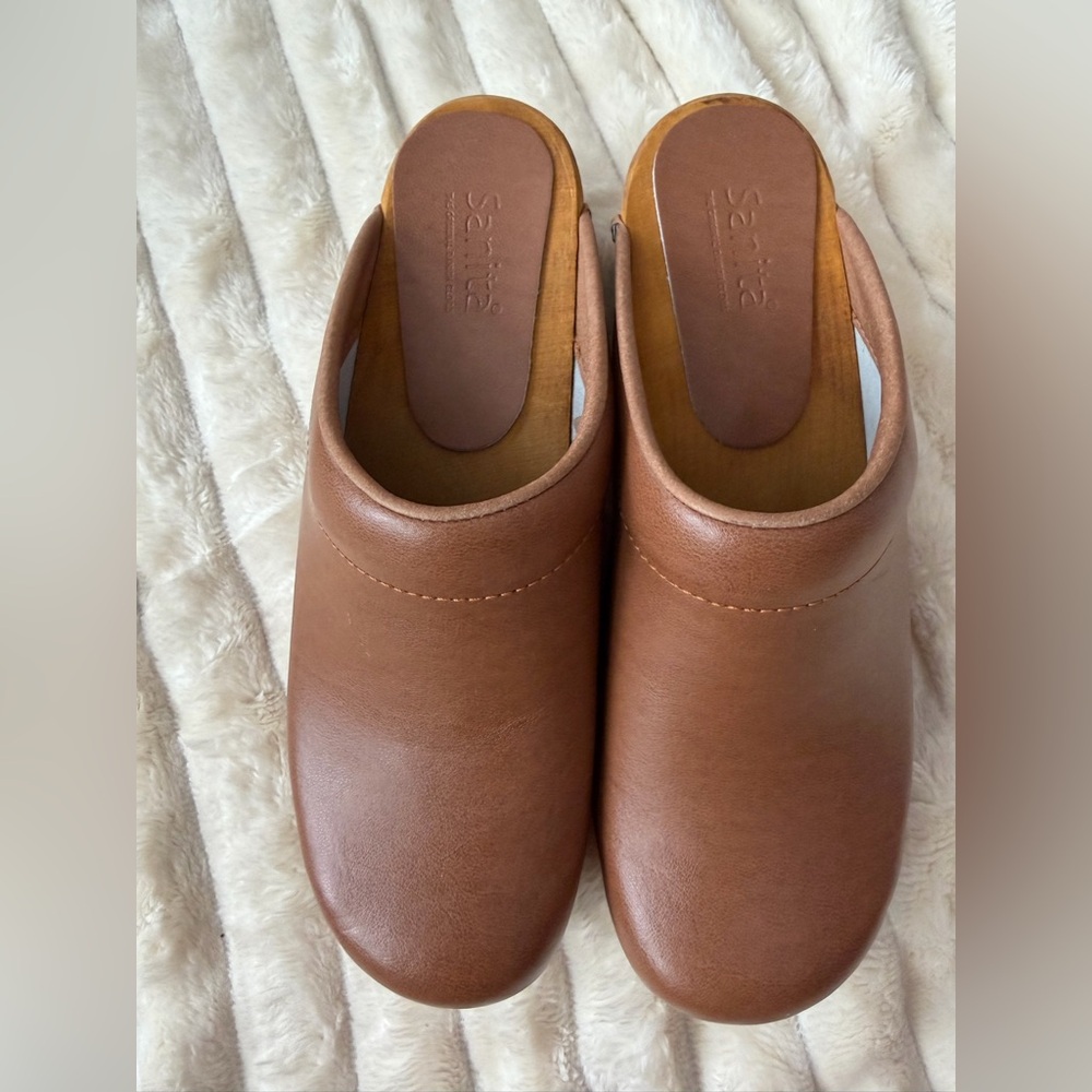 Sanita Women's Brown Leather Clog - Picture 2 of 4